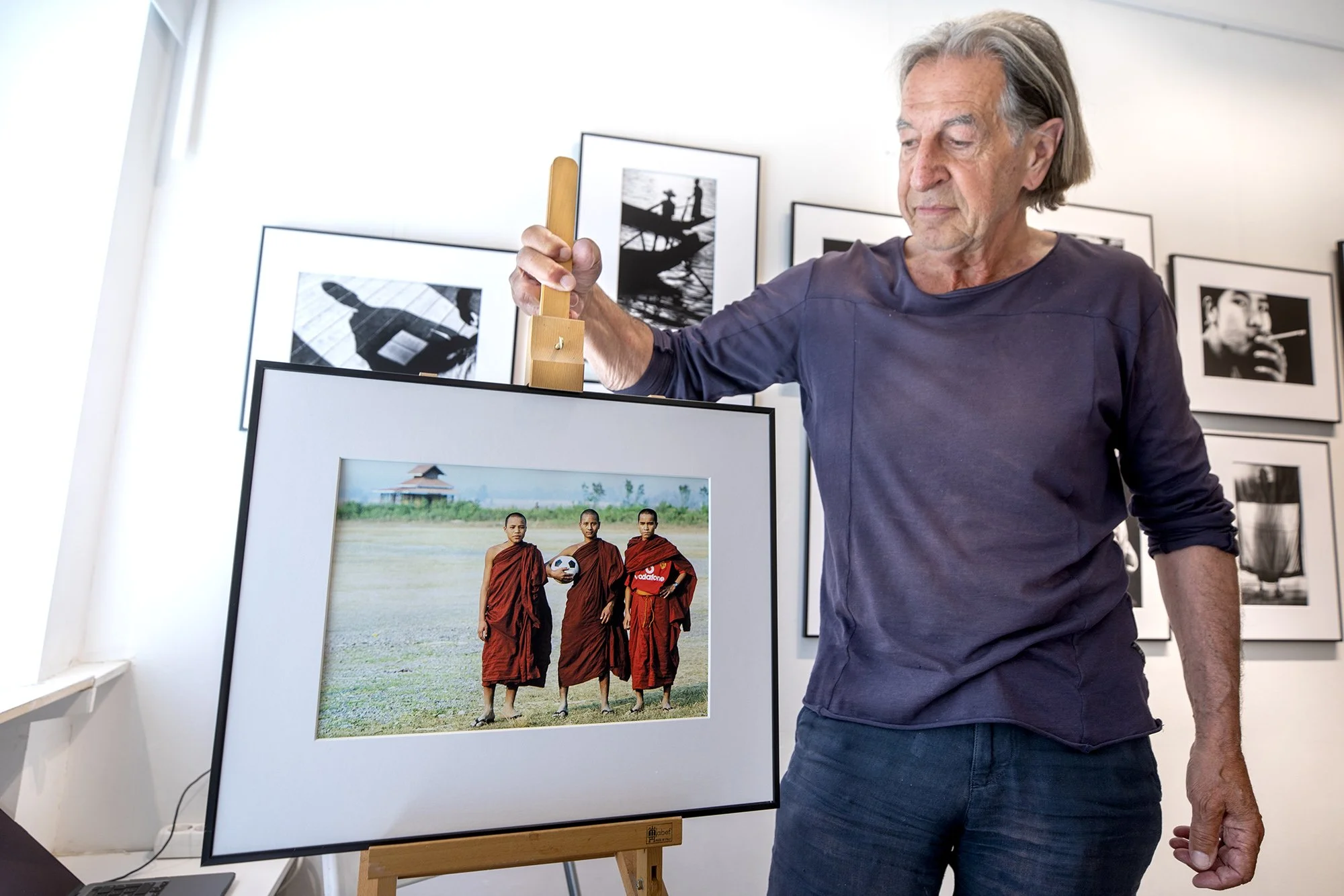 JOSEF FRIEDINGERS SEVÄRDA BILDER FRÅN MYANMAR PÅ ÅTERÖPPNADE GALLERI FOTOGRAFI