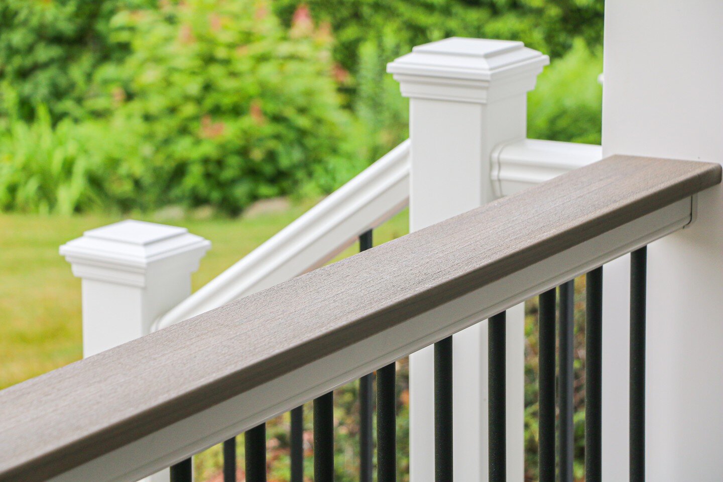 We can't get enough of these beautiful Cocktail rails! 

We used Trex Transcend Lineage in the color Biscayne.

#trexdecking #royalbuildingproducts #makingdreamshappen