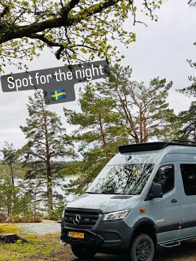 Spot for the night.

Zweden op z&rsquo;n best: eindeloze natuur, stilte om je heen en een VANDOYA die precies staat waar je wilt zijn. Geen hotel, geen planning. Alleen de vrijheid om te blijven waar het goed voelt.

#VANDOYA #camperlife #vanlifeSwed