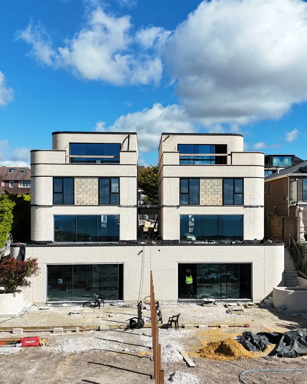 Progress update on our two new builds in Roedean🙌😆
.
.
.
.
.
.
#Construction #Builders #Renovation #HomeImprovement #HomeRenovation #InteriorDesign #DreamHome #HouseGoals #LuxuryHomes #ModernArchitecture #BuildingDreams #DesignBuild #CivilEngineeri