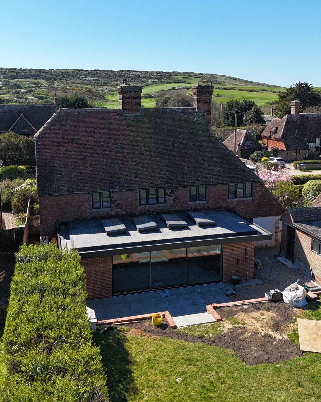 How smart does our single-storey extension look 😍
.
.
.
.
.
.
.
.
.
#fmb #extensions #siliconerender #RenovationSuccess #HouseGoals #SustainableLiving #HomeRenovation #sussexbuilders #HomeImprovement #StructuralRepairs #RemedialWorks #QualityConstru