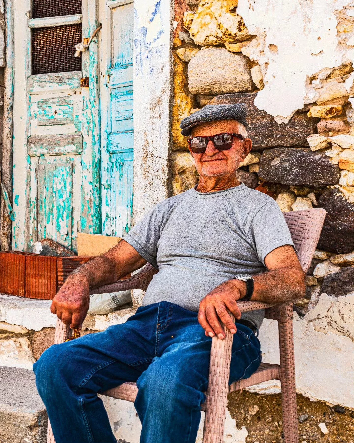 Man chilling, Kefalos, Kos. 🇬🇷📸
.
.
.
.
.
#kosphotography #kos #portraitphotography #greecestagram #greeceislands #greek #greekportraits #greece #island #islandphotography #portrait #travelphotography #travelportrait #humansofgreece #naturalphotog