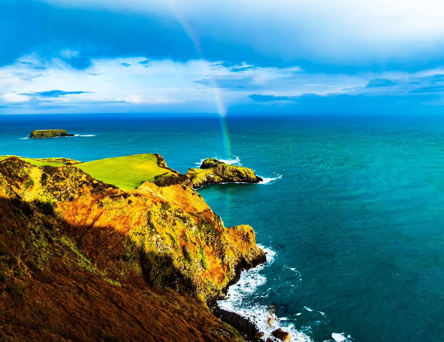 Amazing visit to Northern Ireland last week finishing with this glorious rainbow. 🌈
.
.
.
.
#rainbow #northernireland #dronephotography #coast #nature