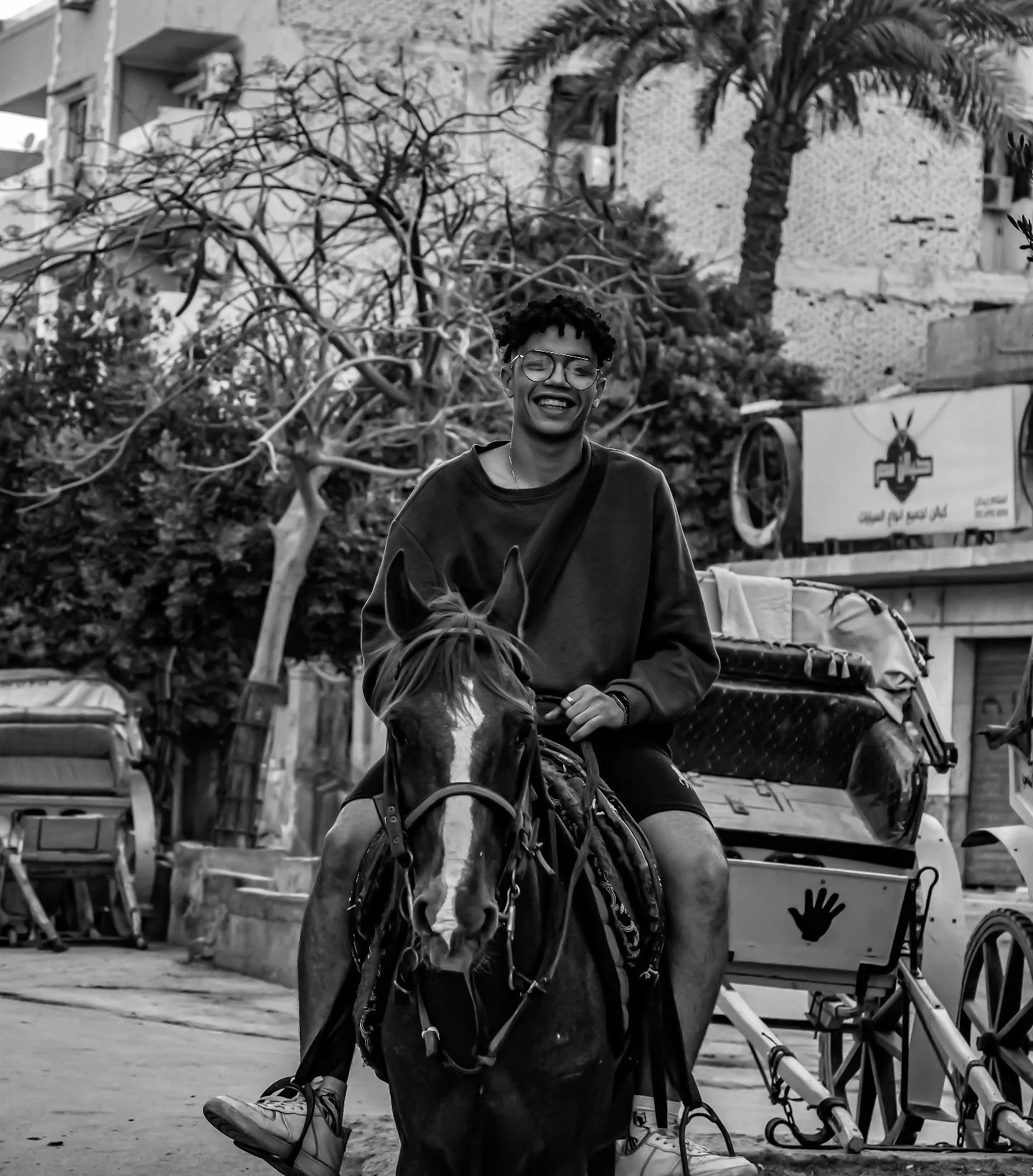 Guy riding his horse through the streets of Cairo, Egypt. 📸🇪🇬
.
.
.
.
.
.
#cairophotography #egypttravel #egyptphotography #cairoportraits #cairo #travelphotography #travels #adventure #horse #horsephoto #blackandwhite #blackandwhitephotography #w