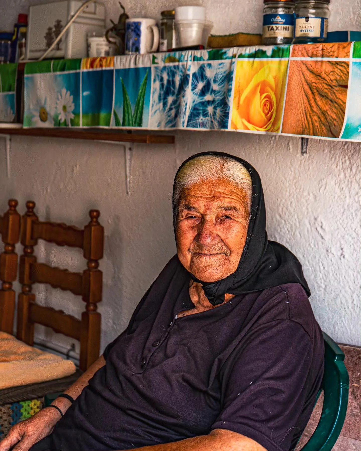 Took some portraits during my week in Kos. This woman was looking out of her window at the view of Kefalos on the Greek island of Kos. 🇬🇷📸
.
.
.
.
.
#kosphotography #kos #greece #greekportraits #greek #island #portraitphotography #humansofgreece #