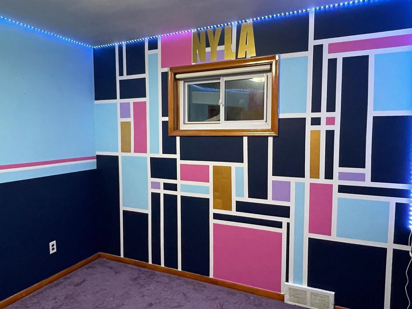 A little paint goes a long way&hellip; ##Girlsroomdeckr #Girlsroom #AccentWall #Accentwallideas #Paintideas