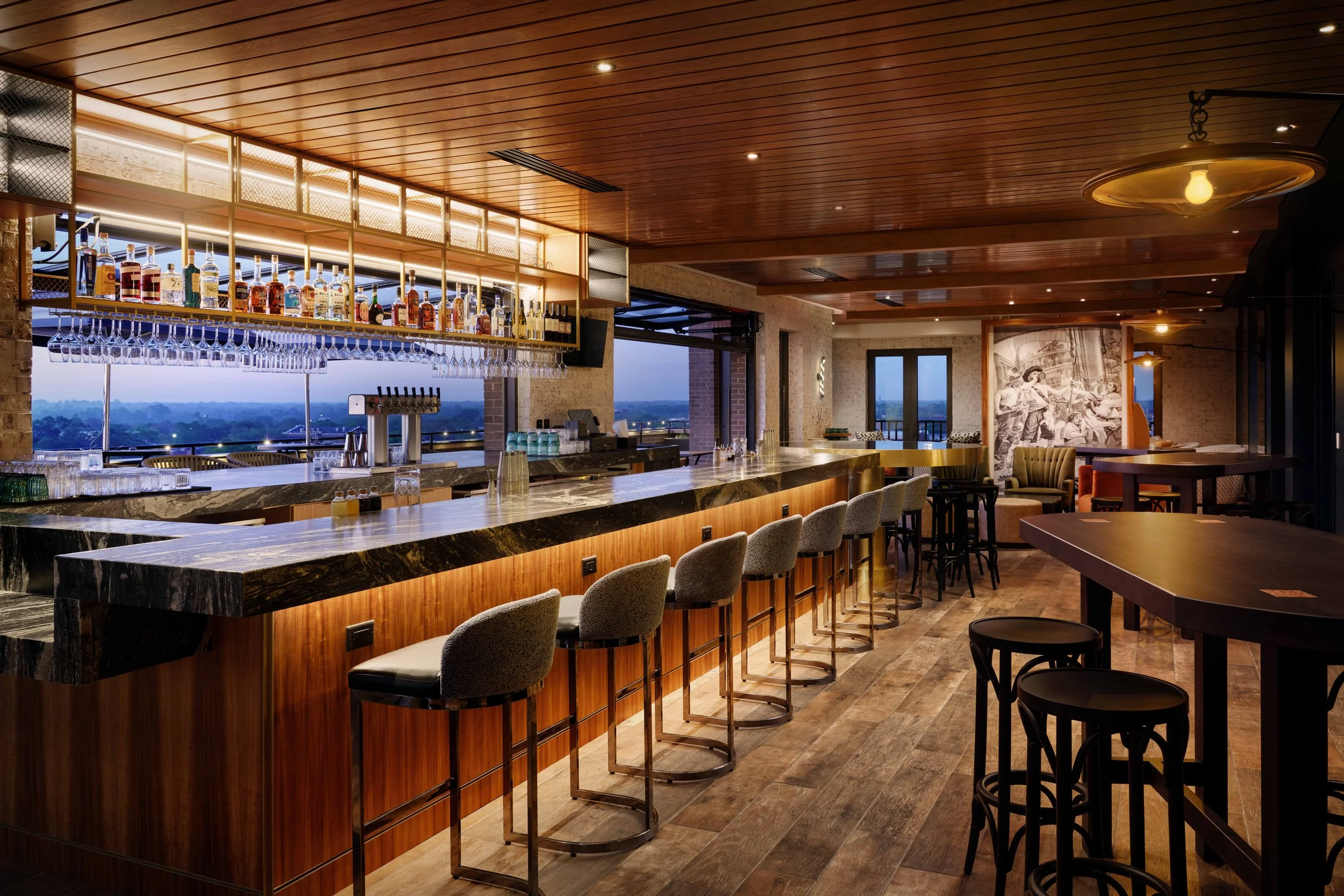 atluv_restaurant_&_bar_waving_girl_rooftop_bar 2.jpg
