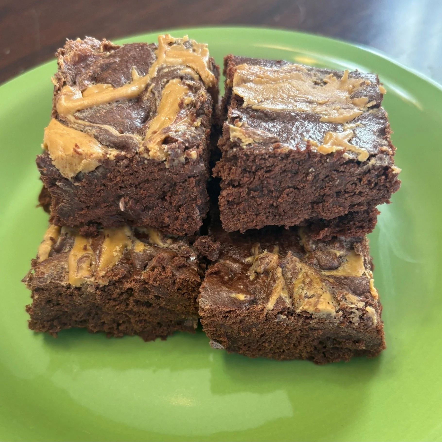 Have a sweet tooth, but looking to stay on track with your macro's? Try these protein brownie batter bites with @ascent_protein brownie batter protein...YUM!

 #lacrossewi #onalaskachiropractor #rivervalleychiropractor #onalaskachiropractors #healthy