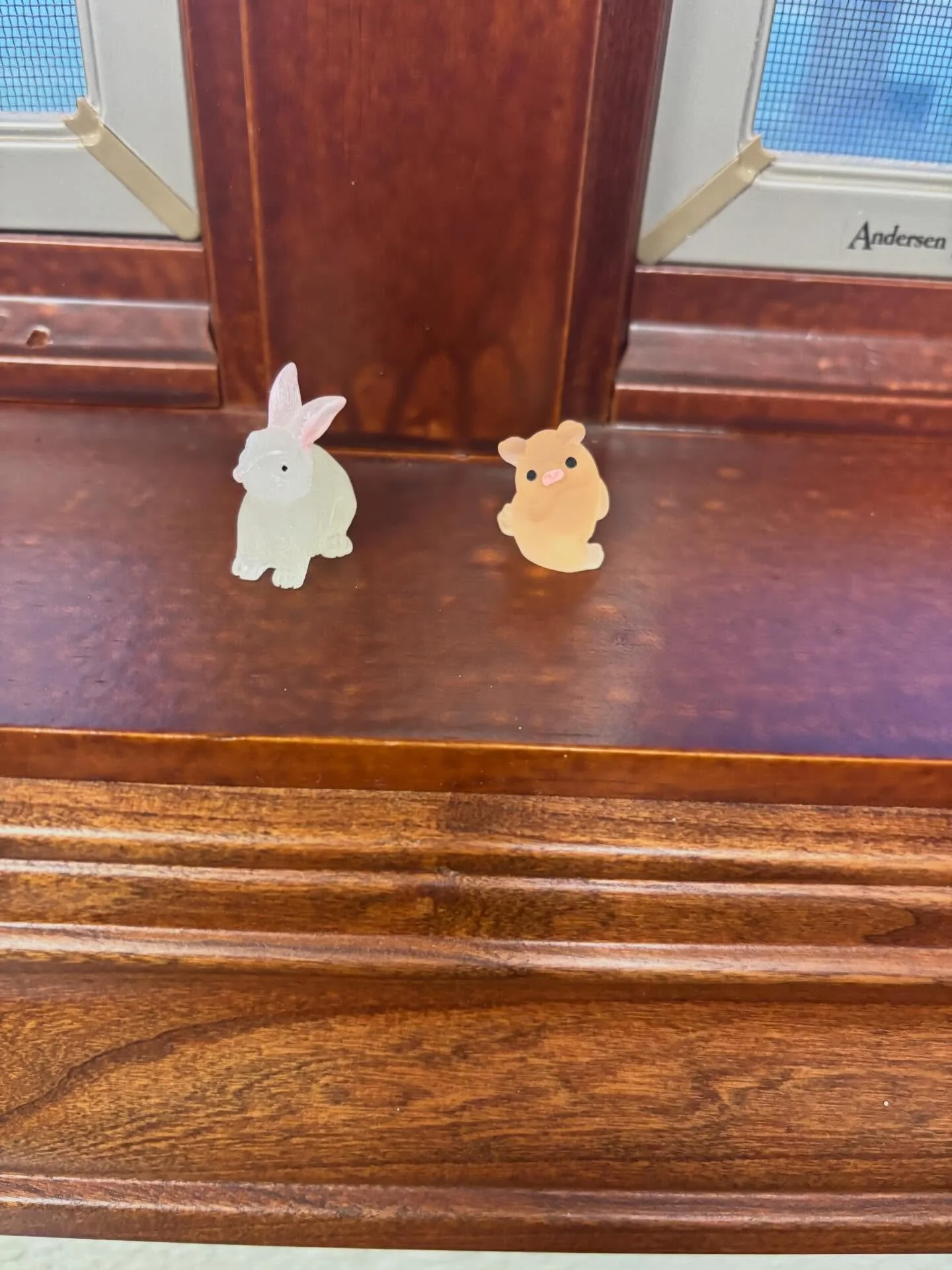 The bunnies have brought some friends with them! Everyone has loved searching to see how many bunnies they can find throughout the office. Now we have little piggies to search for as well!

#rivervalleychiropractic #onalaskawi #lacrossewi #piggies #b