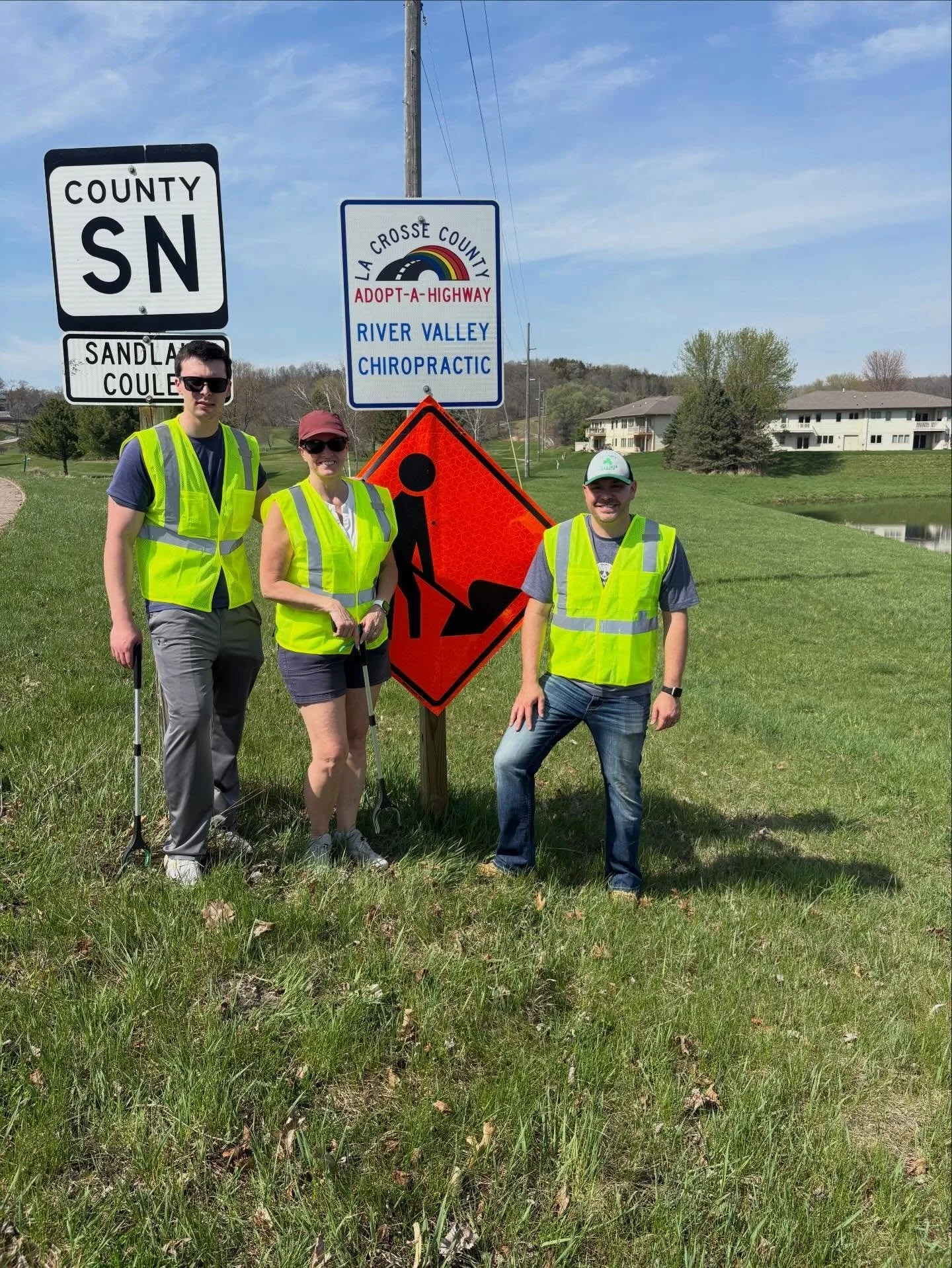 Happy Earth Day!🌎 River Valley Chiropractic spent the day beautifying Sand Lake Road by picking up trash. Perfect weather for a day outdoors. Take a moment to appreciate nature today!

#rivervalleychiropractic #onalaskawi #lacrossewi #earthday
