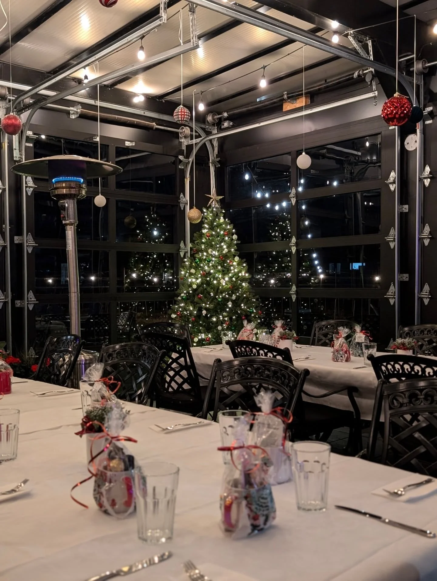 Looking for a fun and festive venue for your holiday get-together or corporate Christmas party?
Our cozy space is perfect to host your team, friends, or family!
Enjoy a chef-curated holiday dinner with wine pairings - or add some sparkle with an in