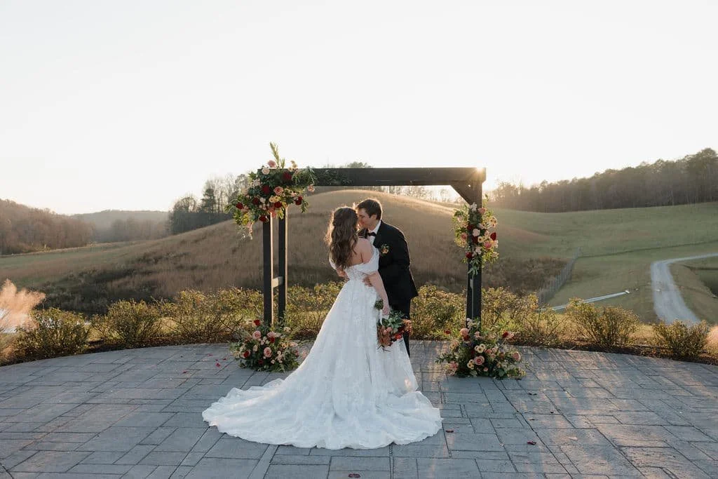 Swan Lake Overlook: A Complete Guide to Georgia’s Most Enchanting Wedding Venue