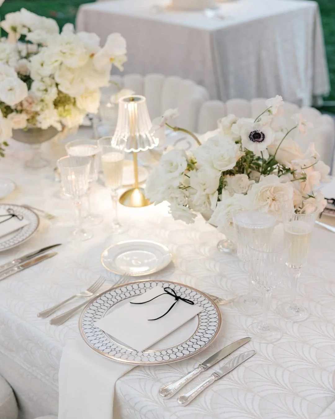 Cloud Dancer wedding color palette styled in soft off-white with natural textures for a Cleveland wedding in 2026.