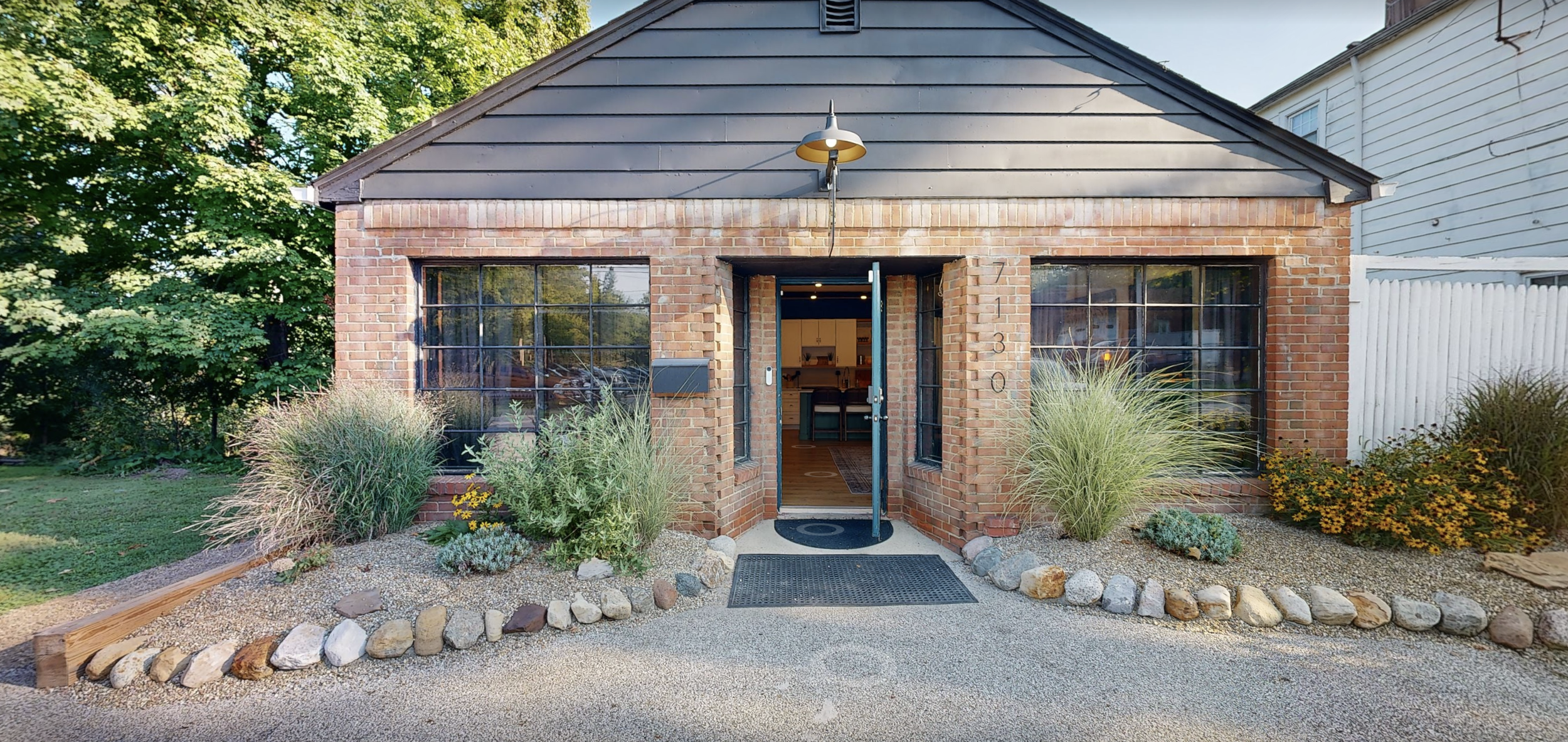 Entrance to The Snug in Chagrin Falls, Ohio
