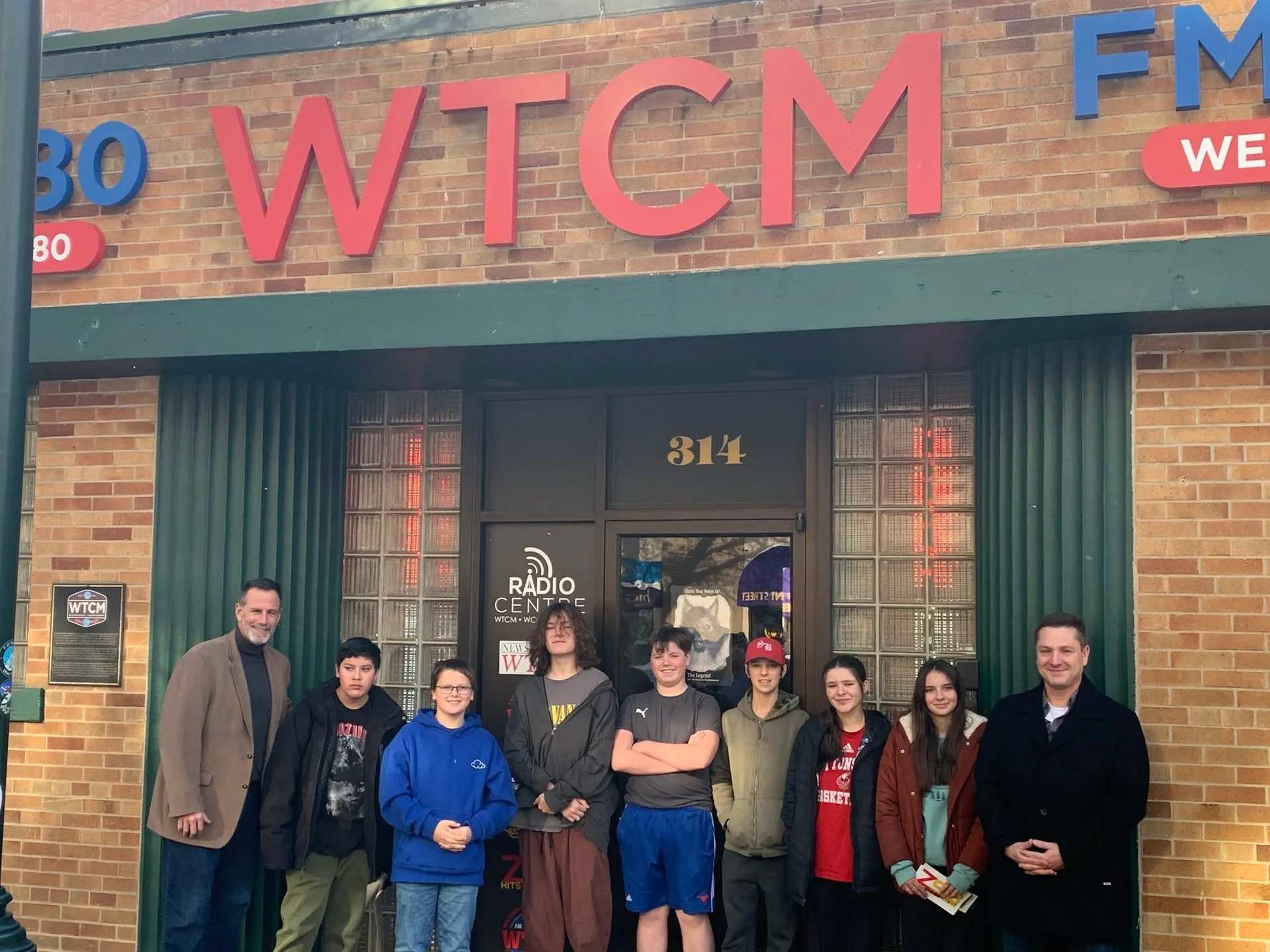 Thanks to Chris Warren and the great team at Midwestern Broadcasting for hosting students from @mibroadcasters HSRP station from Northport School, WNPS/ Wildcats Radio!