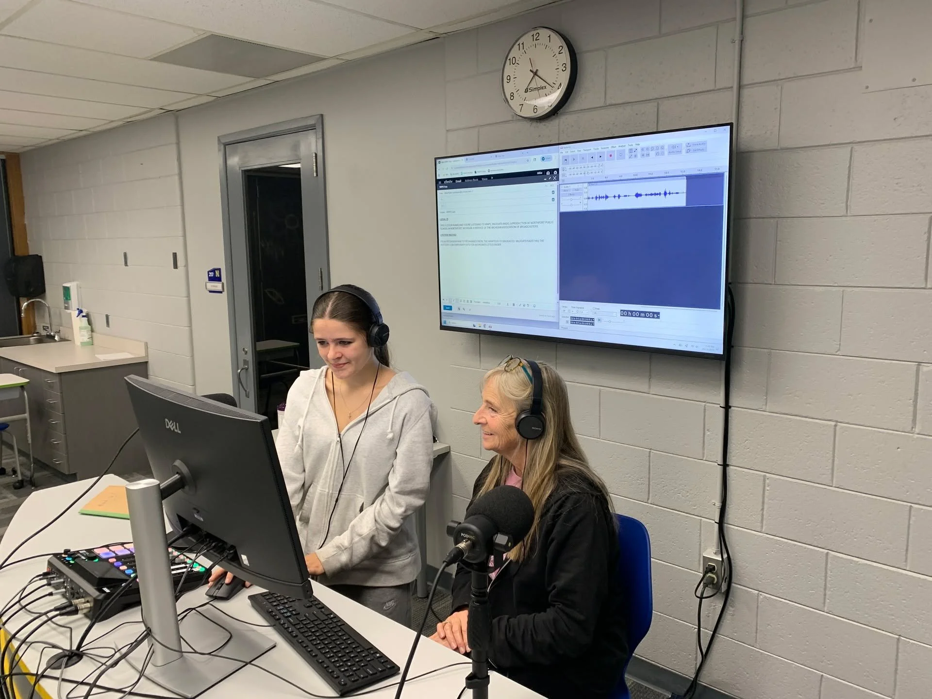Student Lily Gmoser-Duhamel shows off her audio editing skills to her grandmother Kelly Hajek during a @northportwildcats HSRP open house. 

Northport is the latest school to helm one of two HSRP @mibroadcasters stations.

Tune in at HighSchoolRadioP