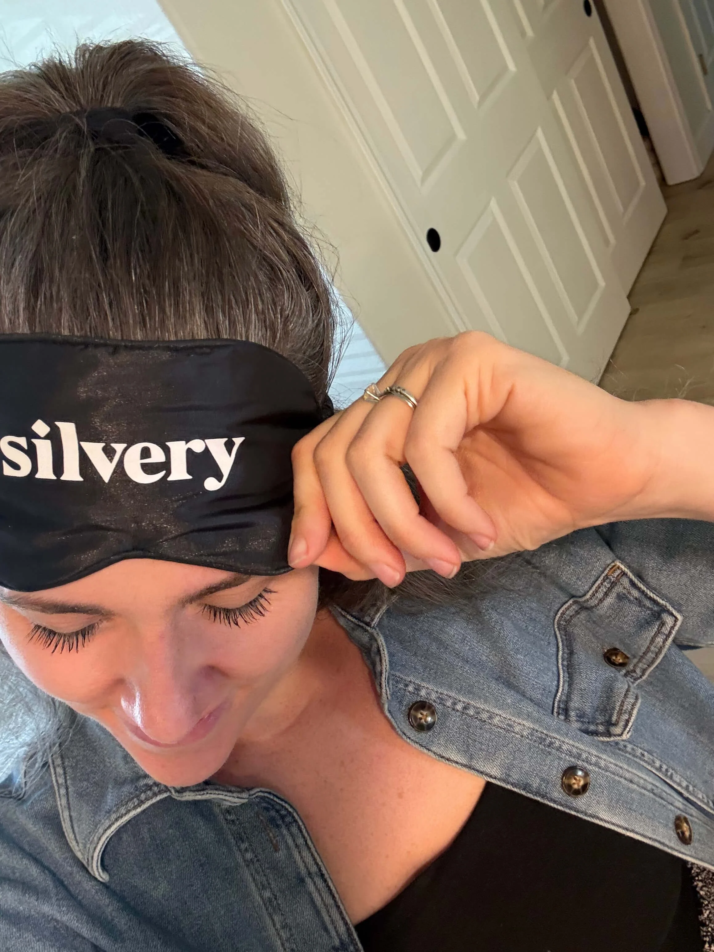 Silvery Cooling Bed Sheet Review : The Pros, Cons + My Honest Opinion