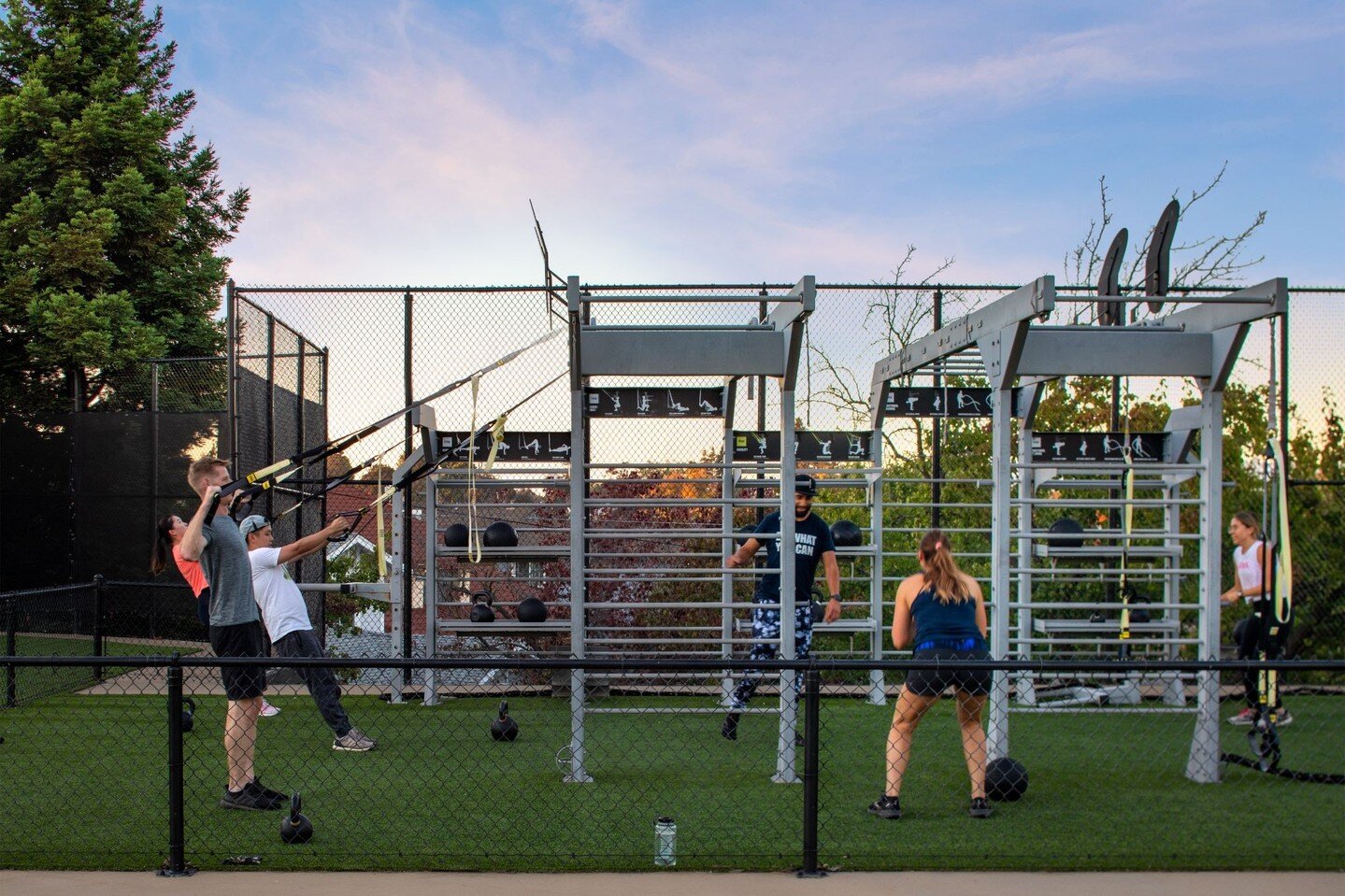 Recharge your fitness routine with an exhilarating outdoor workout at #SouthShoreApartments TRX gym 💪🌳
