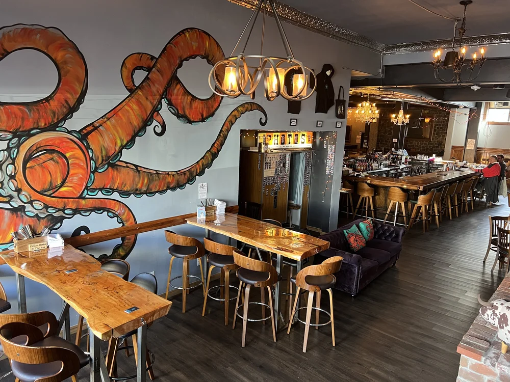 Bar photo 2