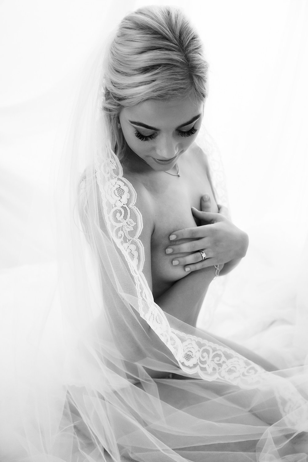 Bridal_Boudoir_Fawntail_Photography_2022 (12).jpeg