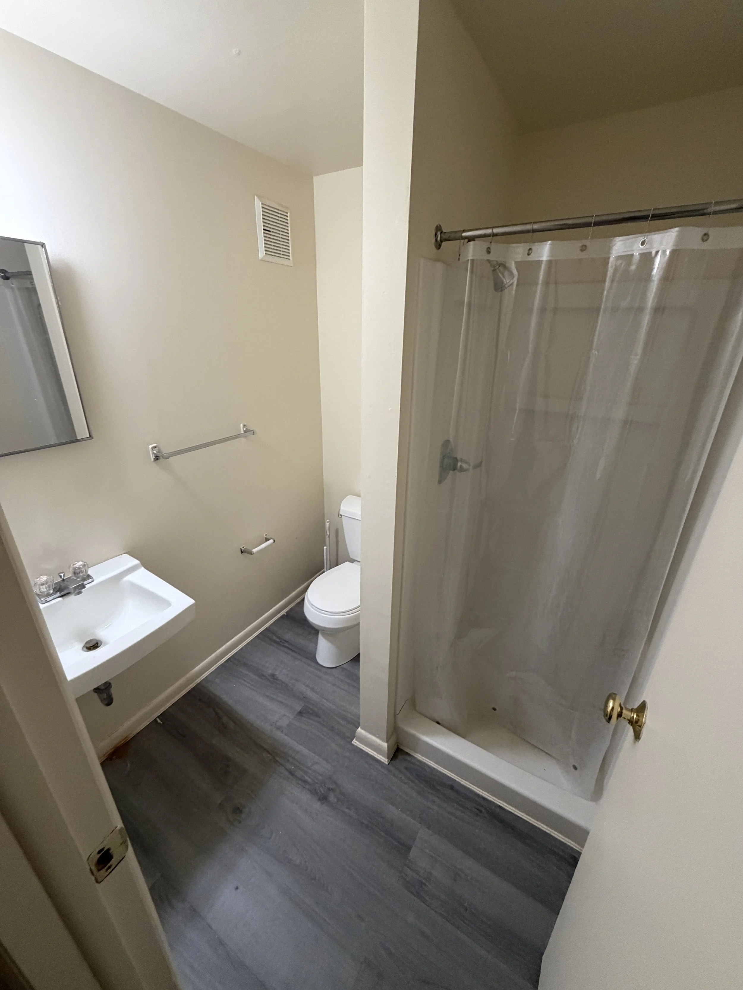 311-Eddy-st-ithaca-ny-bathroom-IMG_9526.JPG