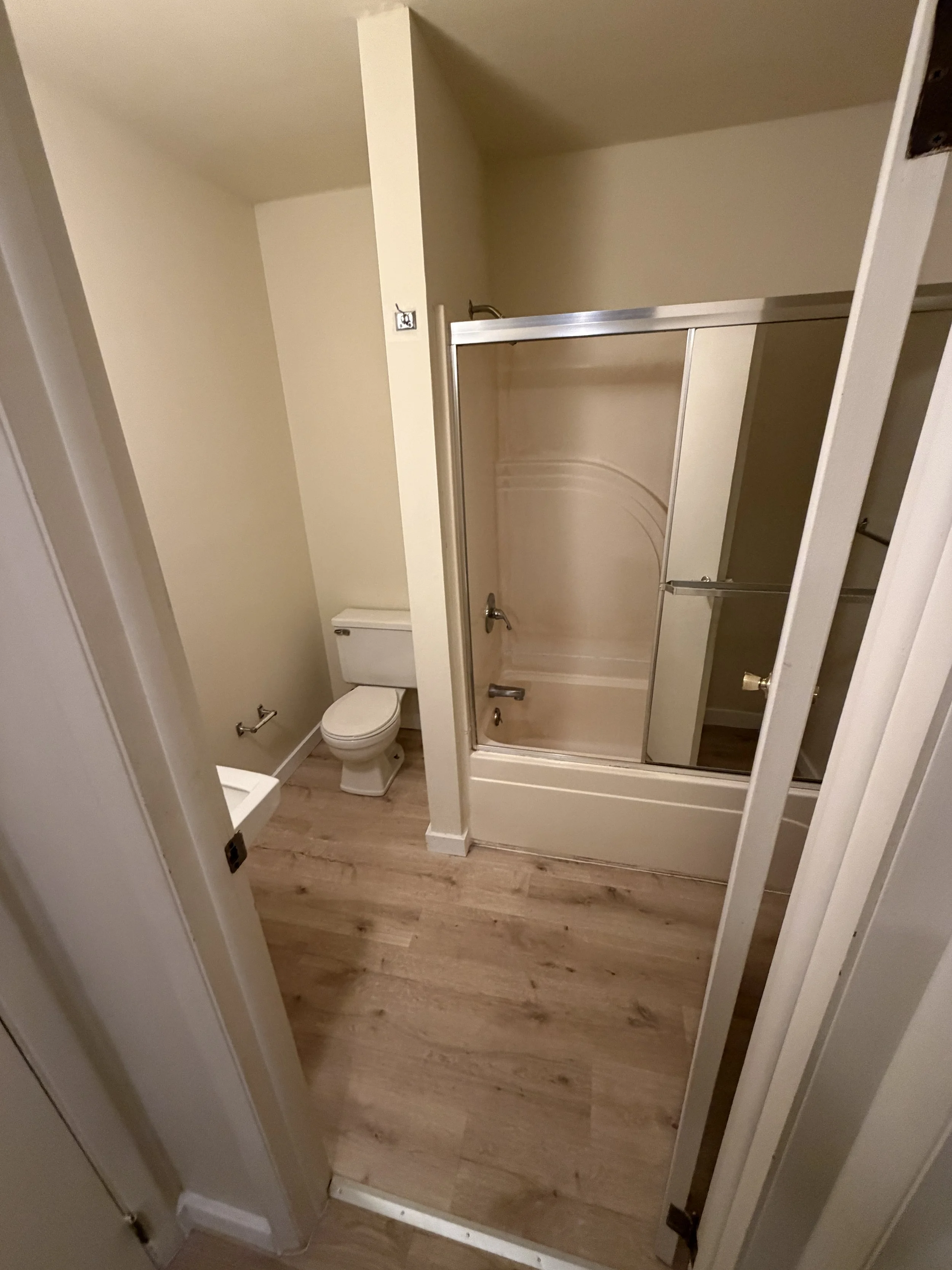 311-Eddy-st-ithaca-ny-bathroom-IMG_9514.JPG