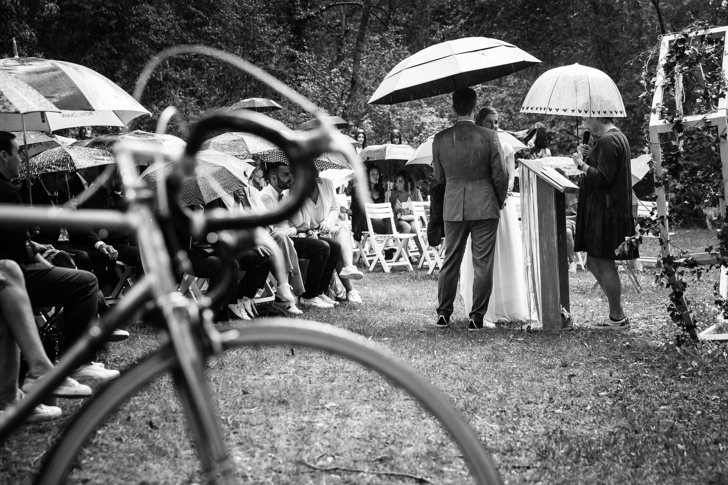 GwenRIBAMELLE_cérémonie laique pluie..jpg