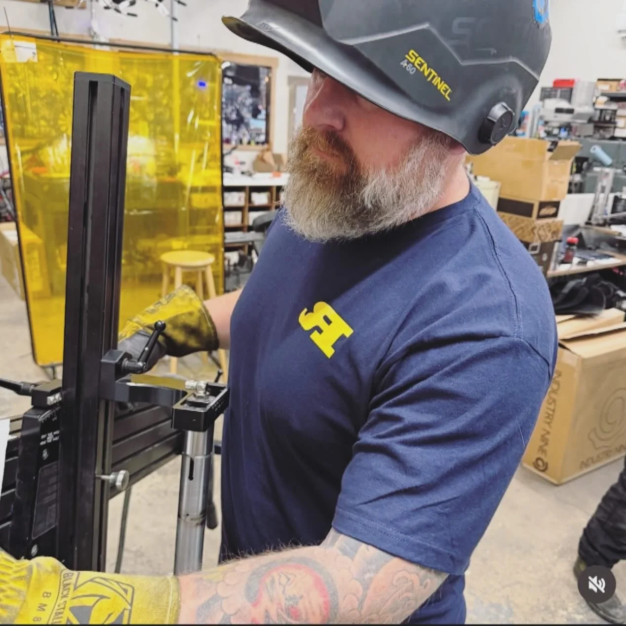 Limited edition tee almost sold out in a week!
Check out the back imprint @reebcycles 
This shirt just nails it in every way 
✔️heavyweight 
✔️unique colors 
✔️fresh logo front imprint 
✔️back imprint art by a local artist 
✔️limited edition 
#brands