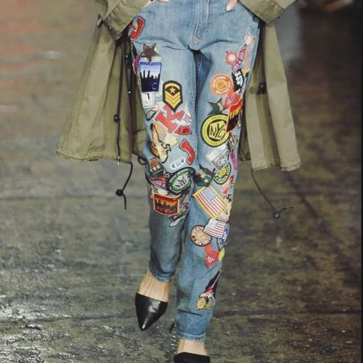 Fashion 2026 is all about individuality, personality and customization. Patches are an easy way to make apparel unique, moving beyond embroidery to more tactile, statement- making designs.
***The more the better 
#wovenpatches #embroideredpatches #le