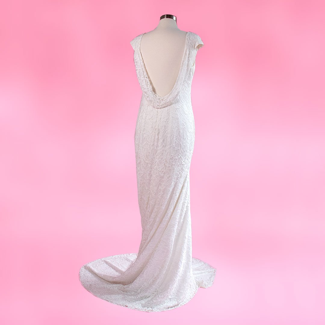 SS_Dresses_2022_ModerDrapedLaceBack_1c.jpg