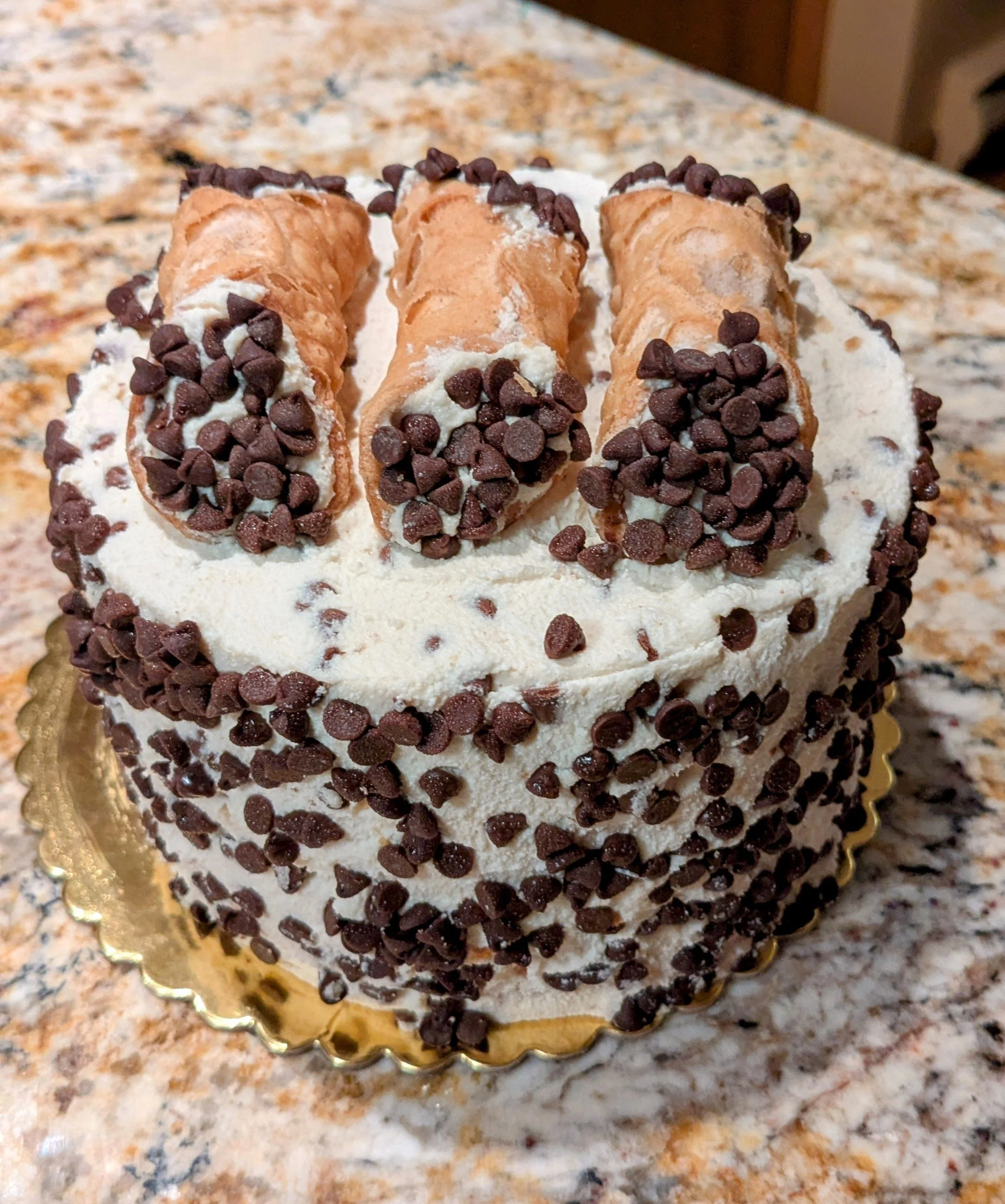 canolli cake.jpg