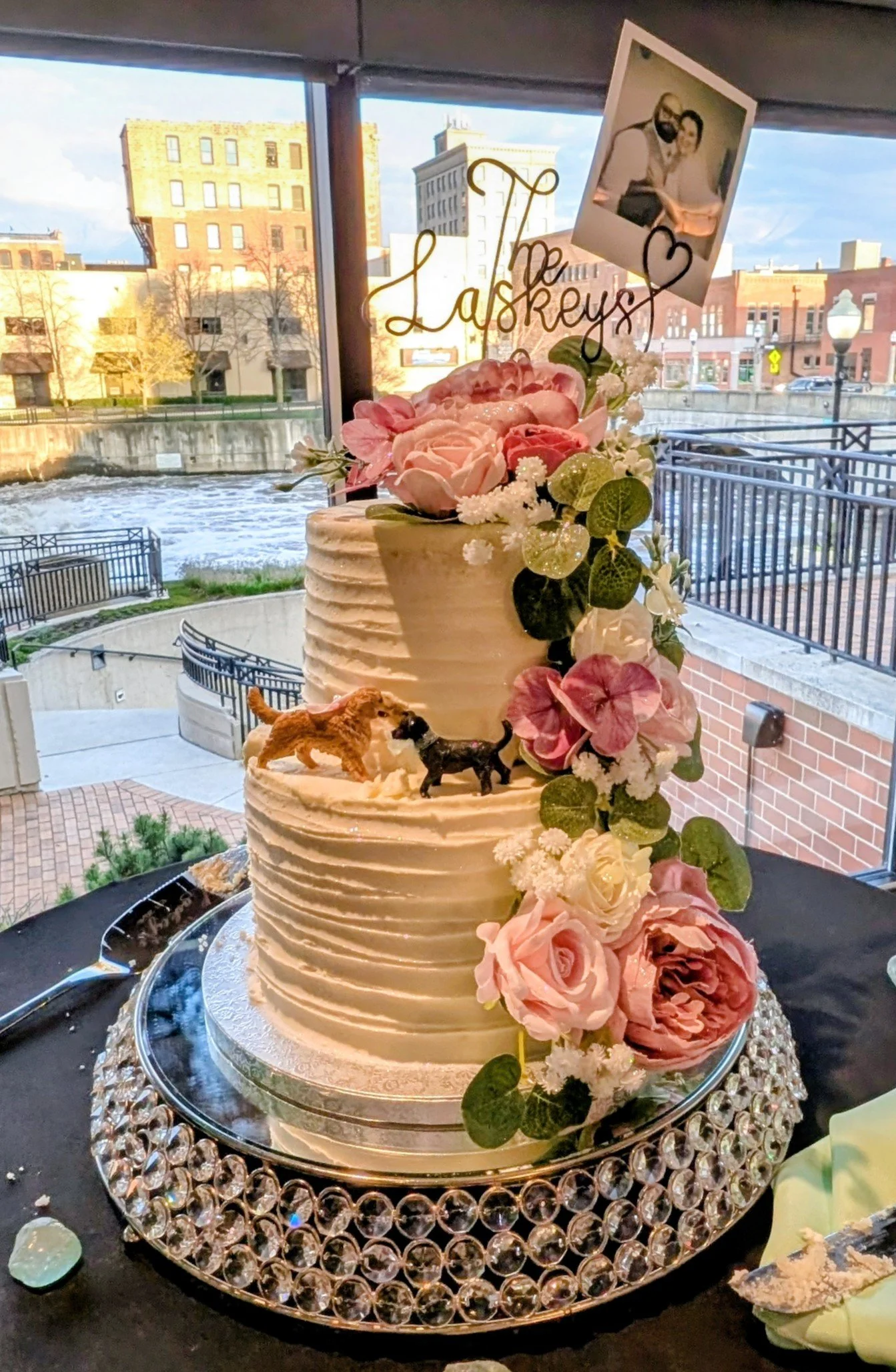 gabe abbi wedding cake.jpg