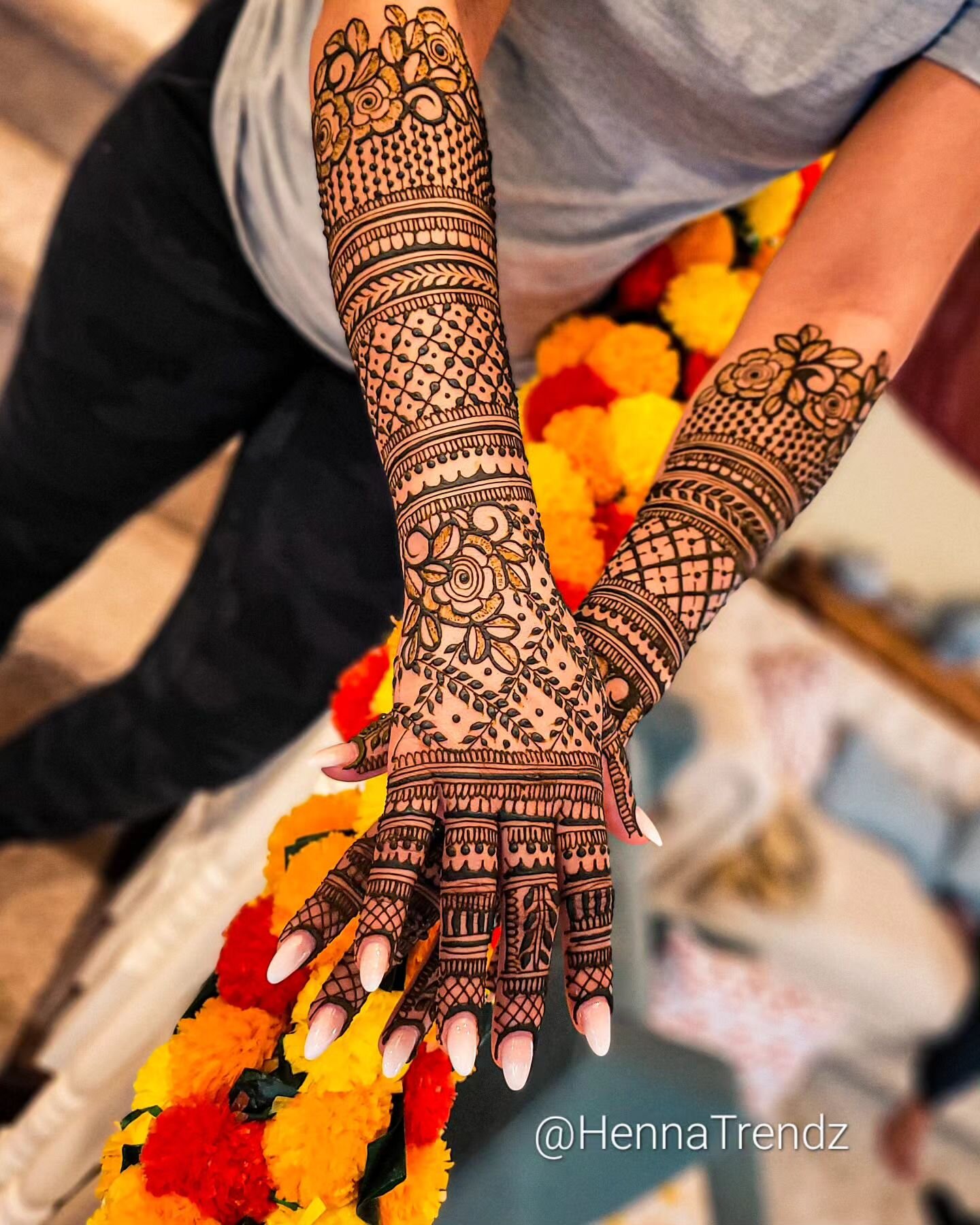 Simran's bridal henna🥰❤️✔️

FOLLOW @hennatrendz
YOUTUBE: HennaTrendz

💖💖Weekends are the best time to place your orders for fresh henna cones... I mix fresh batches every weekend to ship out on Monday!! visit link in bio and go to SHOP page for pr