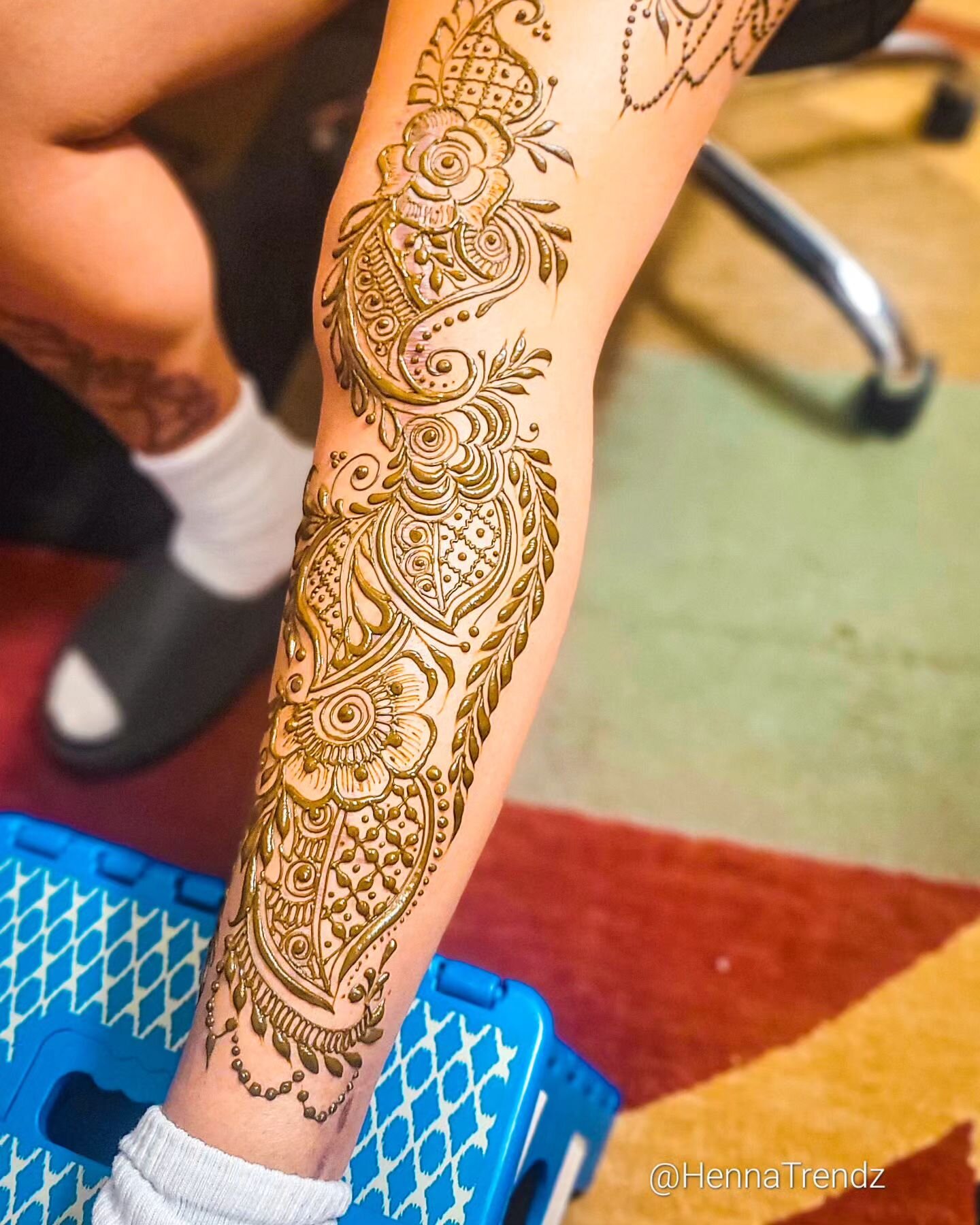 Scar cover up on Alyssa's leg. Not my story to tell, but there is a lot of strength, recovery, and resolve my client has dealt with. 
There is so much we have to be grateful for❤️❤️❤️
 

FOLLOW @hennatrendz
YOUTUBE: HennaTrendz

💖💖Weekends are the 
