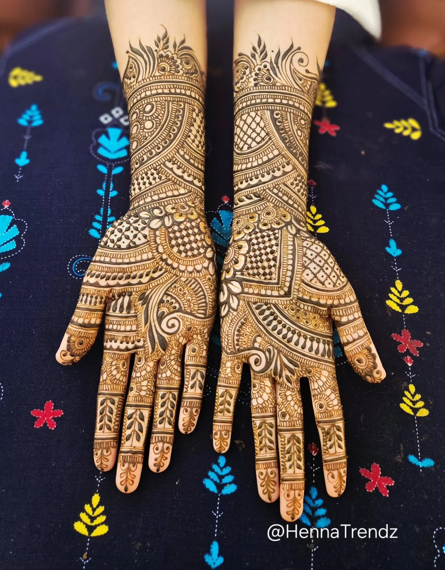 Find R Y A N 😉
#sandiegohenna ##bridalhenna #HennaTrendz ##hennaartistsandiego #SoCalHenna