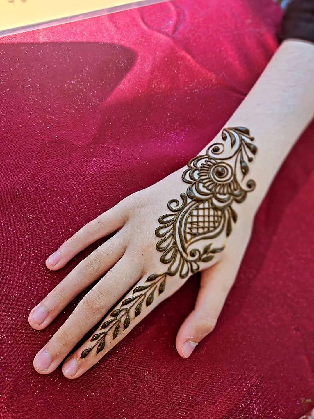 Make your next celebration unforgettable with beautiful, professional henna! 

Whether you're planning a birthday party, bridal shower, baby shower, Eid celebration, graduation, wedding, cultural event, corporate gathering, or just a fun girls' night
