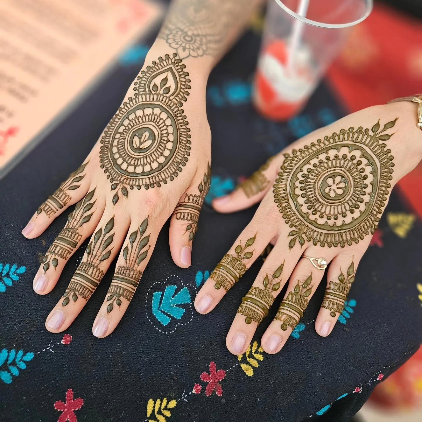 San diego henna by Wardah of HennaTrendz www.HennaTrendz.com 
#hennaartistcalifornia #HennaTrendz #PartyHenna #hennasandiego #hennamandala