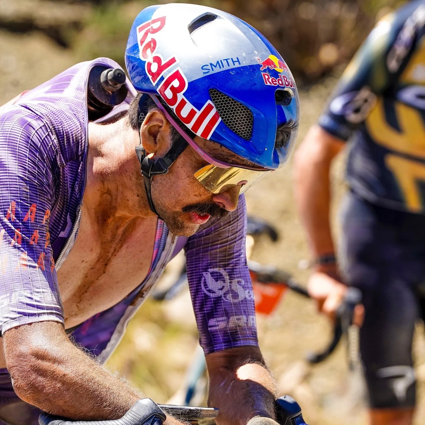 Gravel Burn Stage 5✅ A unique stage with 60% pavement, but also brutal washboard, sand traps, some spicy echelons, and of course the 2,500ft summit finish. We even saw some 🦒! 
The legs had a little breakthrough today, and as we hacked up the loose