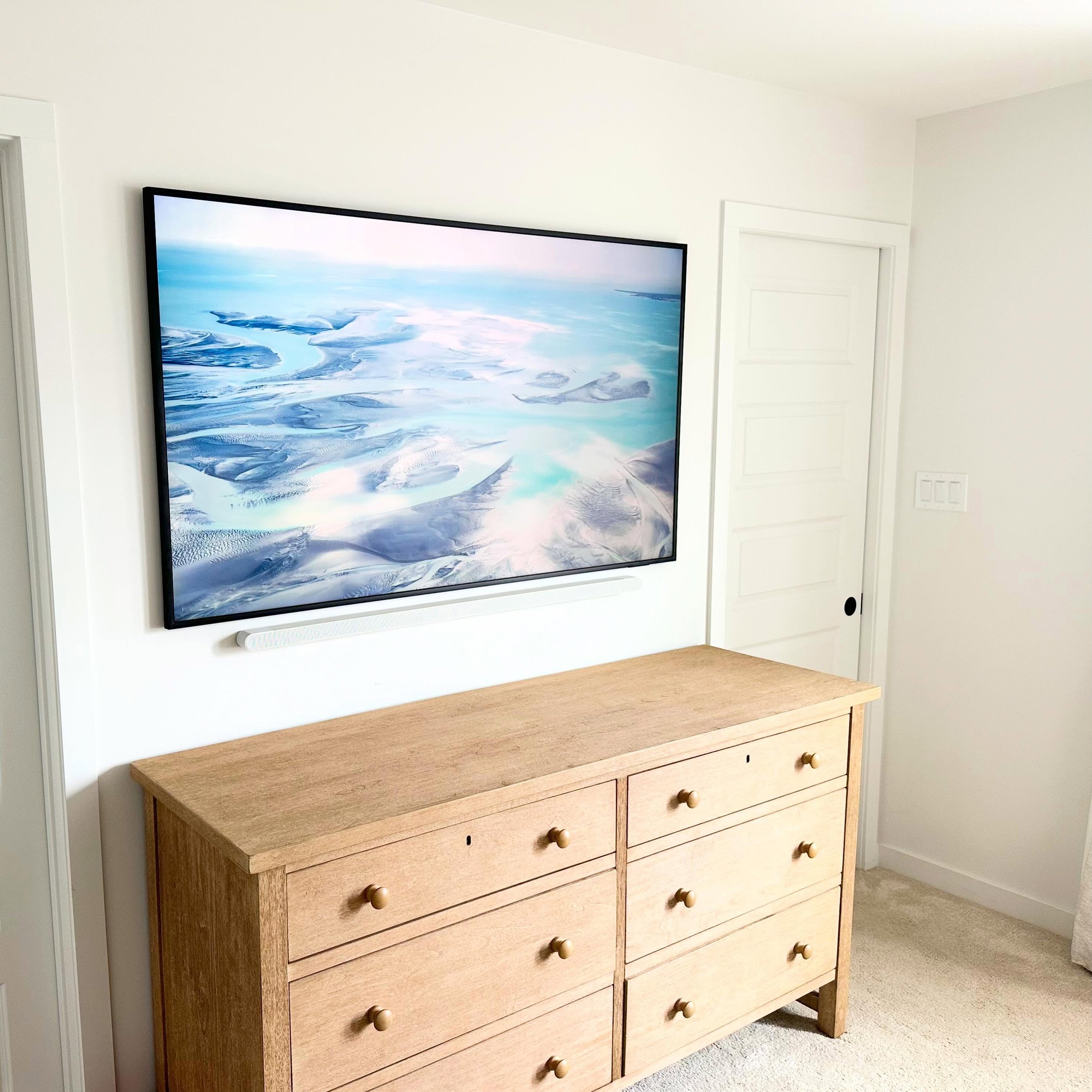 Bedroom upgrade complete ✨

This recent install features a sleek Samsung Frame TV and soundbar setup paired with a Strong VersaBox Pro for a completely clean, recessed finish.

No bulky components.
No messy wires.
Just a seamless, modern look that bl