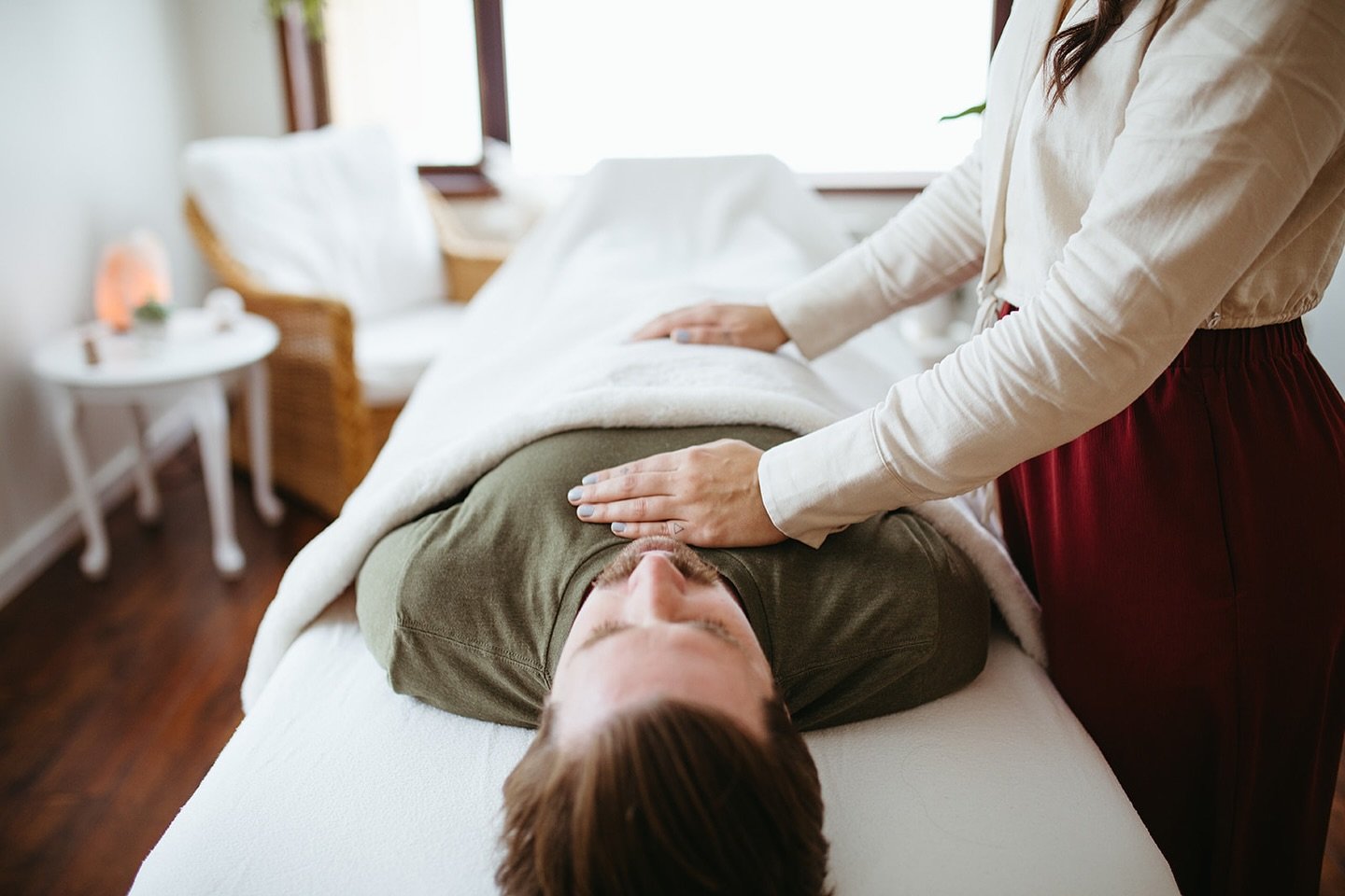 🌞 ready to bring more calm and balance into your life this summer?
.
taking your reiki training is about learning a practical, hands-on way to connect with energy both your own and others&rsquo;. 
.
it&rsquo;s a simple skill that helps reduce stress