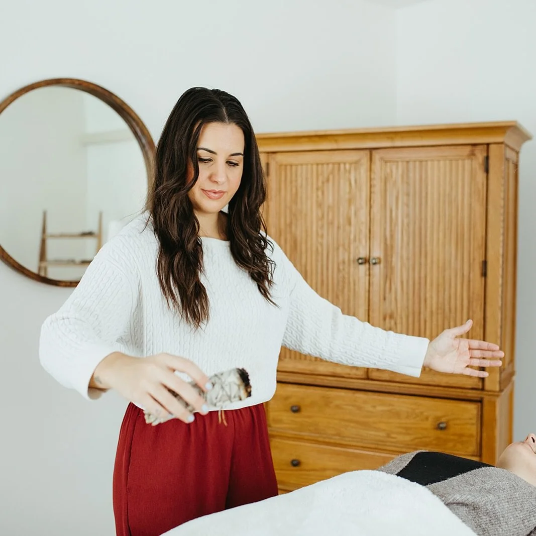 hey banff 👋🏽 🏔️ 
.
how are you feeling? how is your energy? 
feeing like you need a reset before the busy holiday season? 🎁 
.
.
this is your reminder to book in your reiki sessions for the rest of the year 💜 
.
come see me for reiki, intuitive 