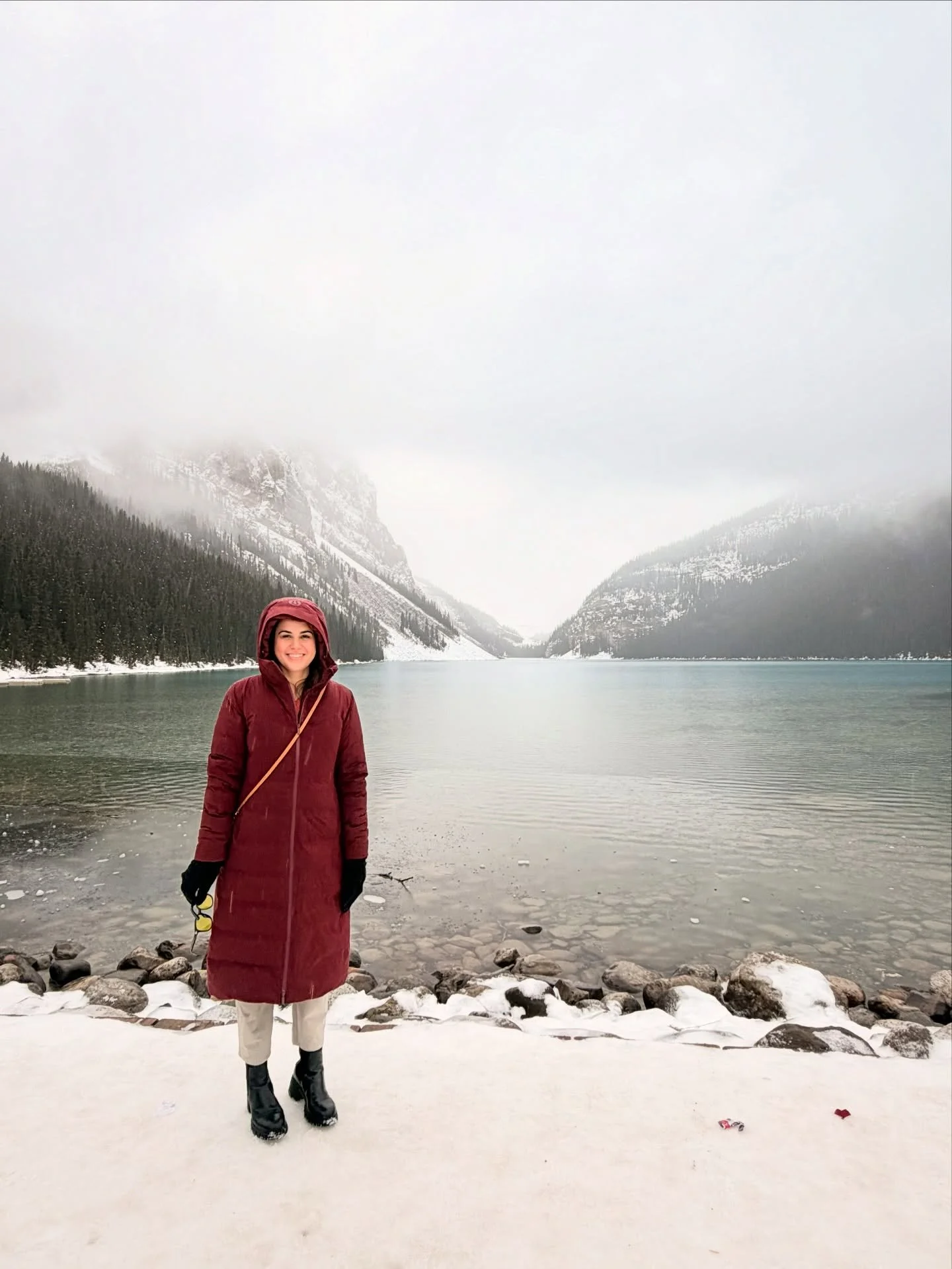 hello winter ❄️ 
.
i can&rsquo;t wait to hang out with you for the next 6 months 🙄 
.
.
.
.
.
#lakelouise #banff #banfflakelouise #lakelouisecanada #canada #alberta