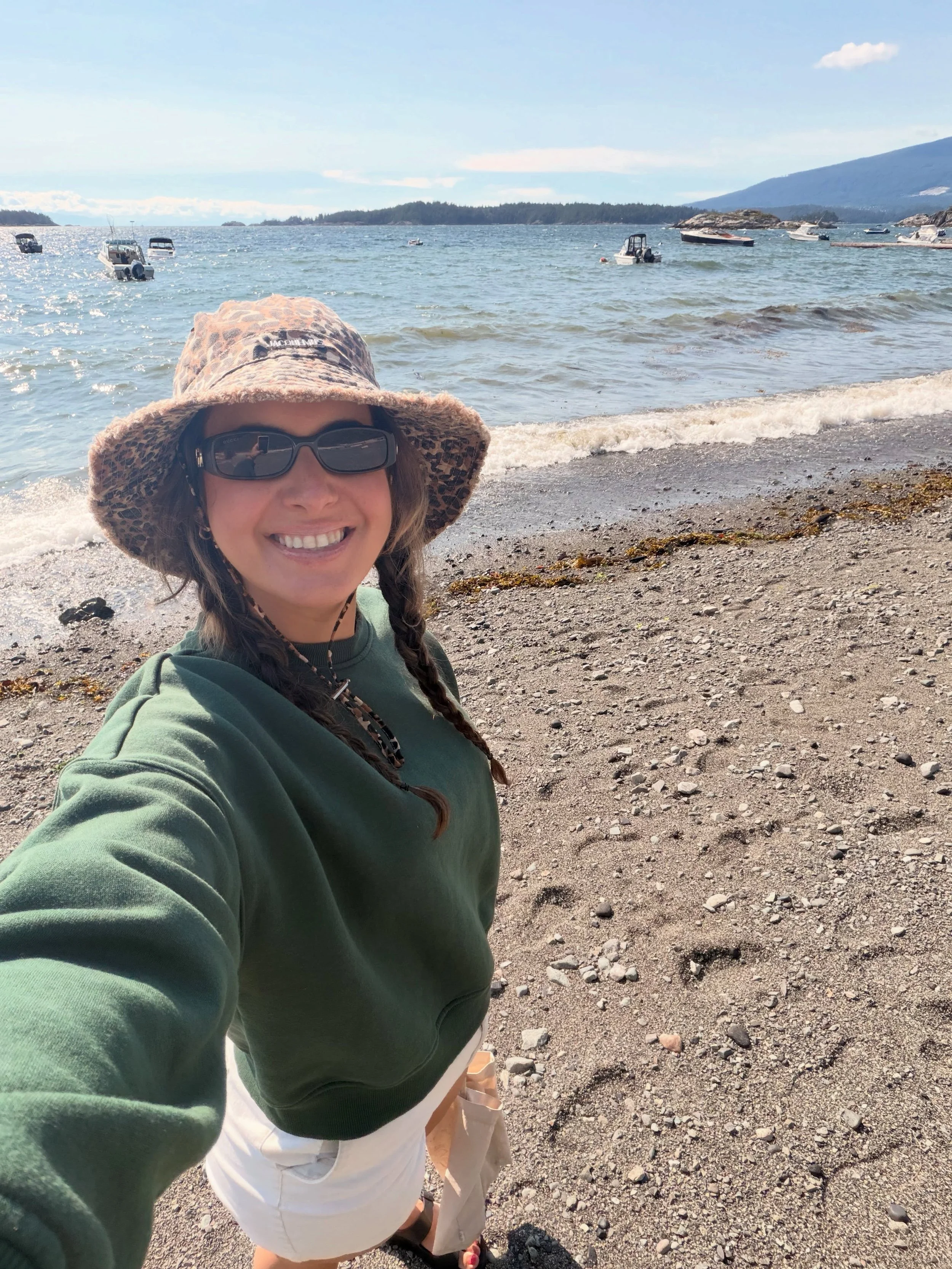 brb, i&rsquo;m grounding by the water 🌊 
.
.
.
.
.
#bowenisland #bowen #grounding