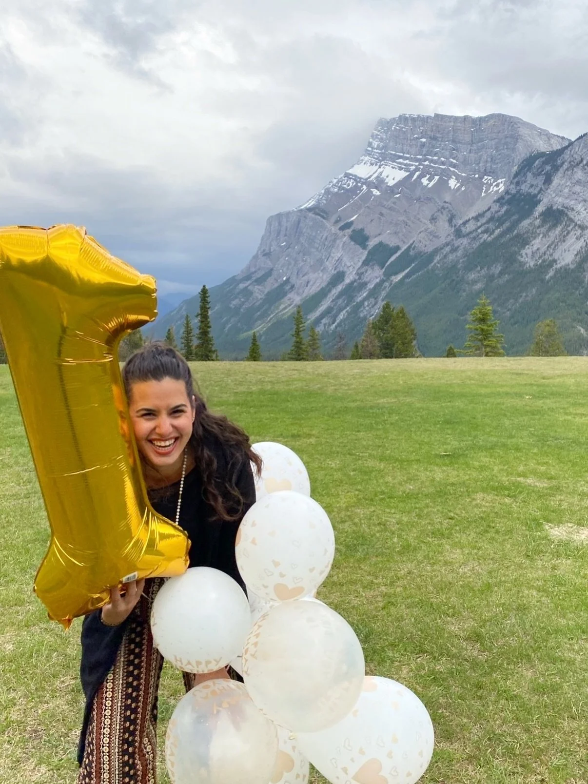 my podcast just turned 7 years old, so let&rsquo;s look back at the last 7 years of celebrations!! 🥳
.
year 1 - balloons 
year 2 - cake 
year 3 - balloons
year 4 - ??? i have no evidence that i did anything 😂 i was in florida at the time teaching a