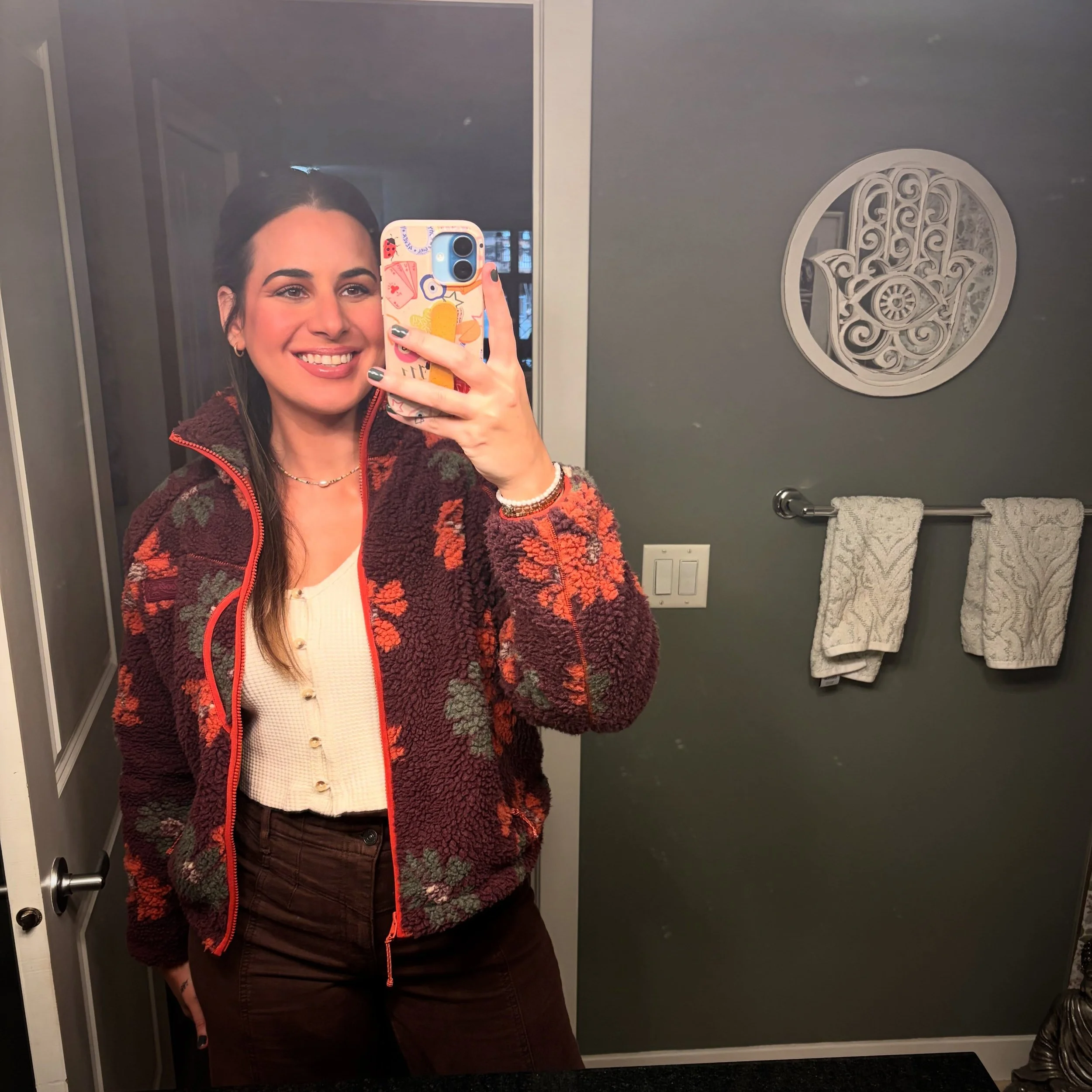 oh hiiiii 👋🏽 
.
happy halloween week to all the witches and warlocks out there 👻 
.
i am editing a new podcast episode for you right now &hellip; one day i just became a medium, let me tell you the story! 
.
there was no episode last week because 