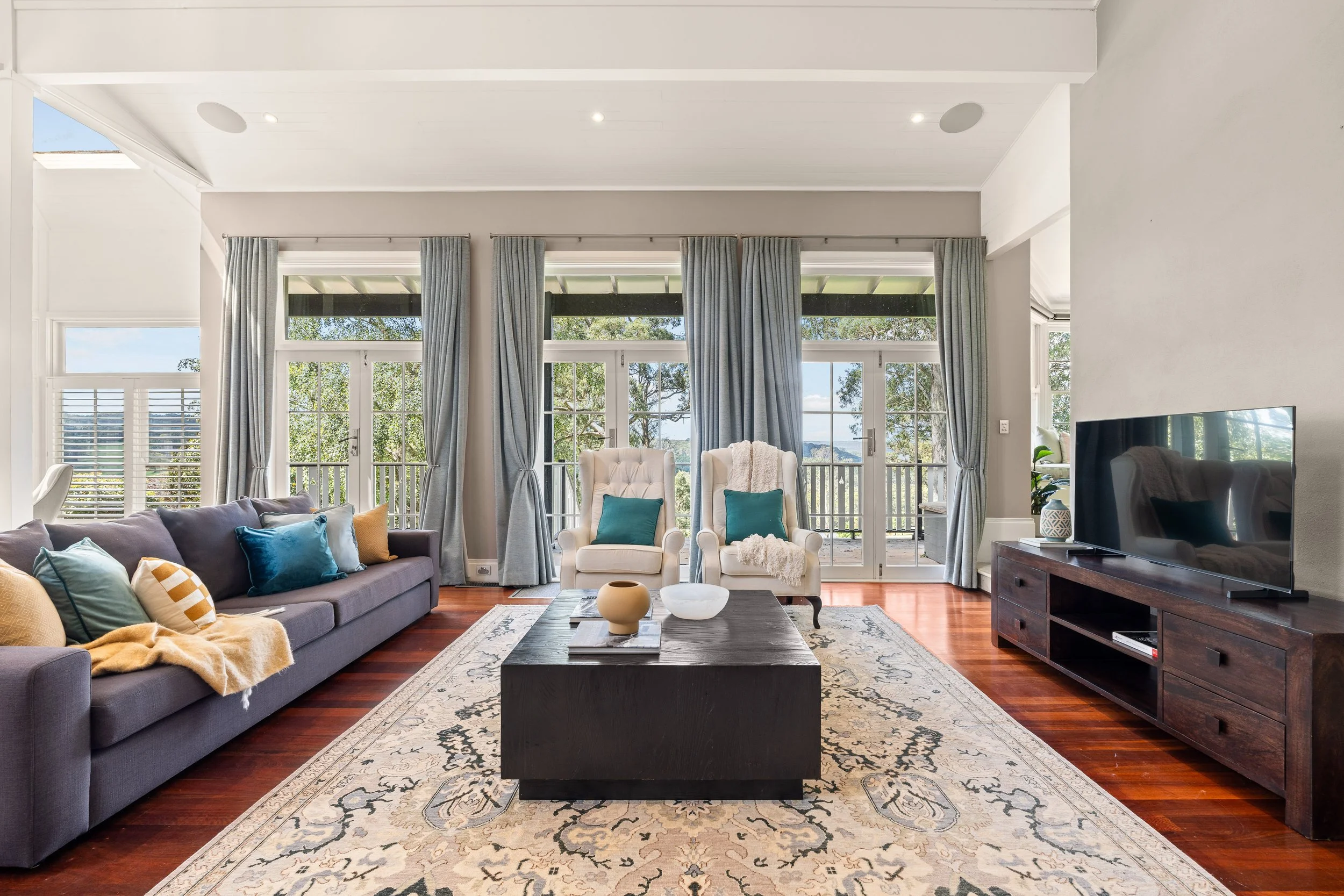 009. SHC031 Current Photography.jpg