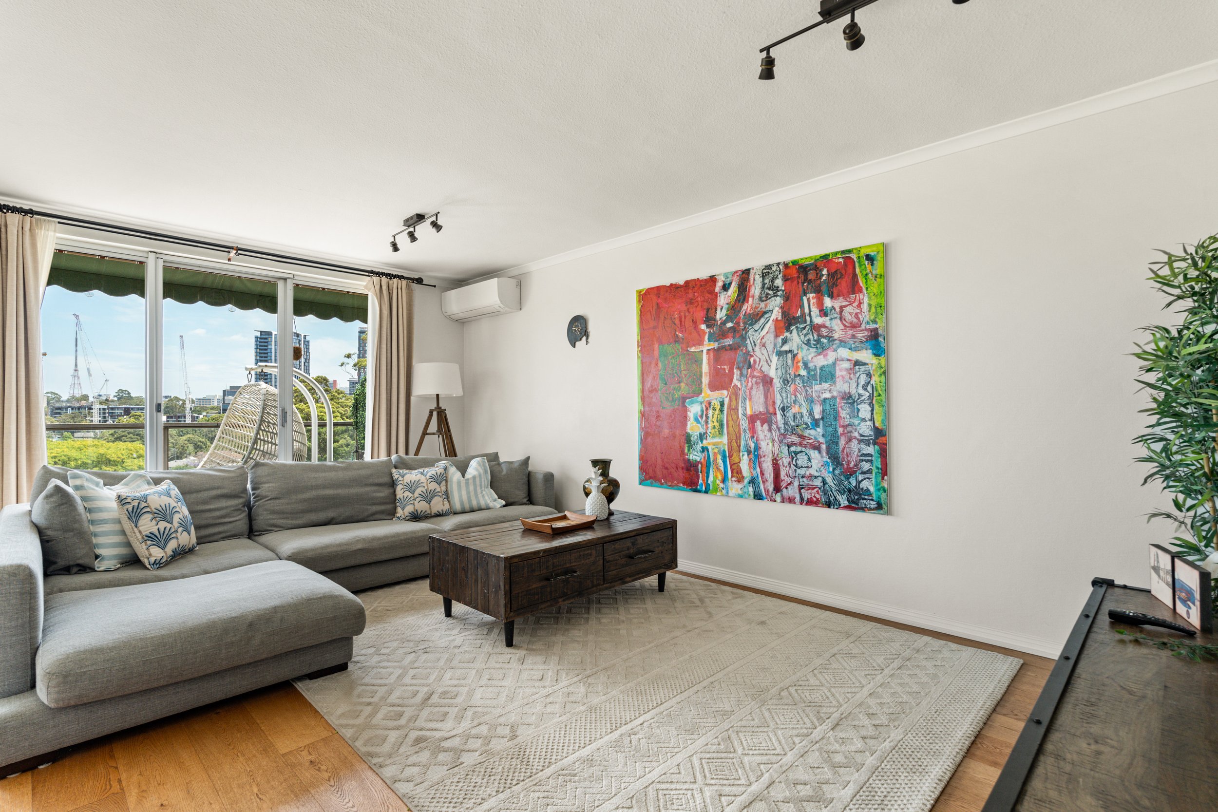 005. SYD017 Airbnb NEW.jpg