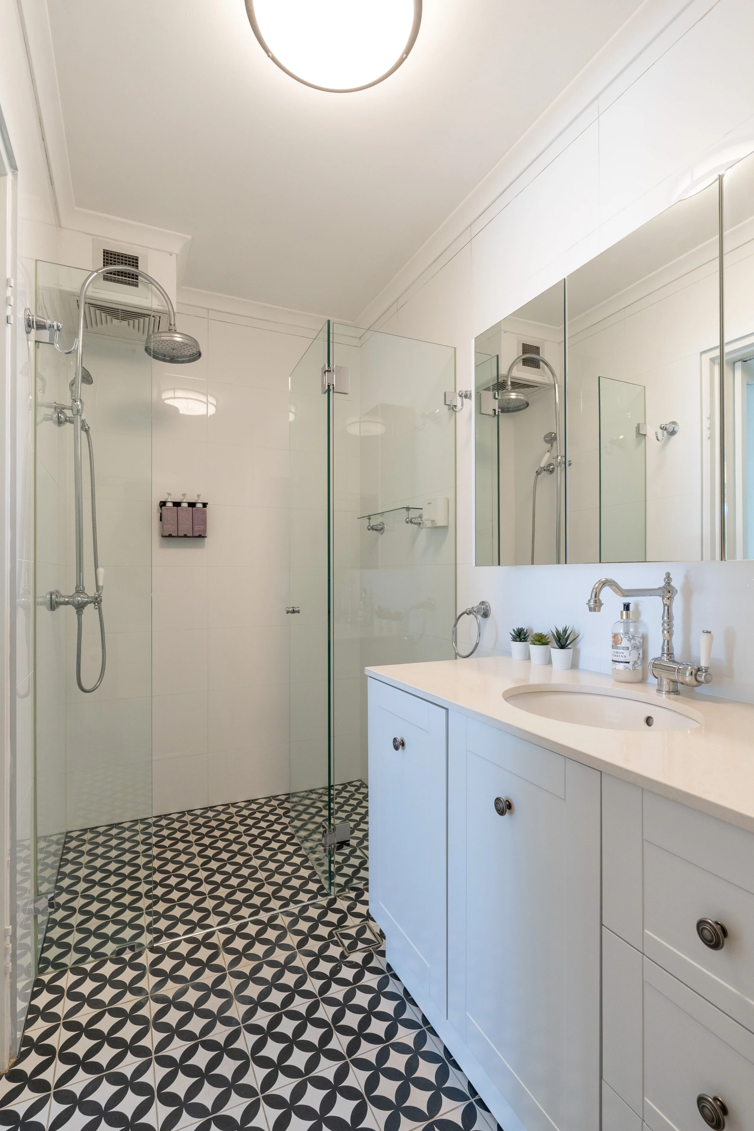 012. SYD017 Airbnb NEW.jpg