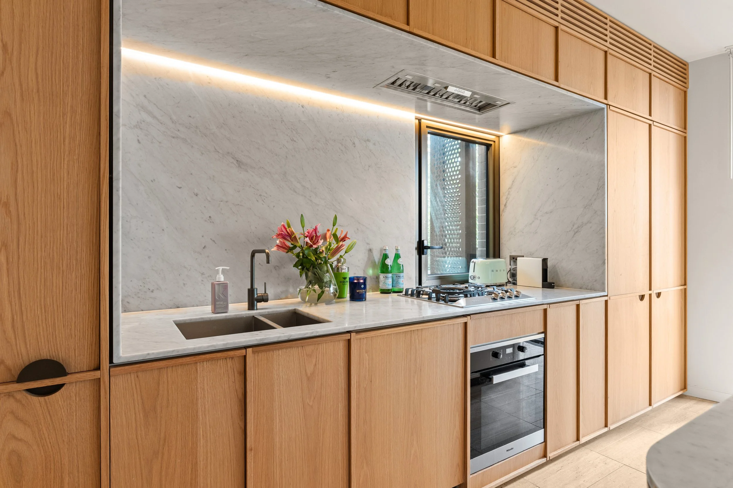 008. SYD054 Current Photography.jpg