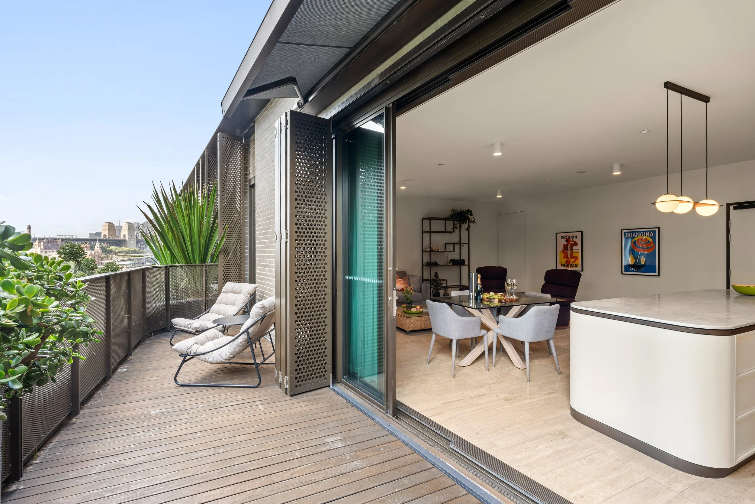 012. SYD054 Current Photography.jpg